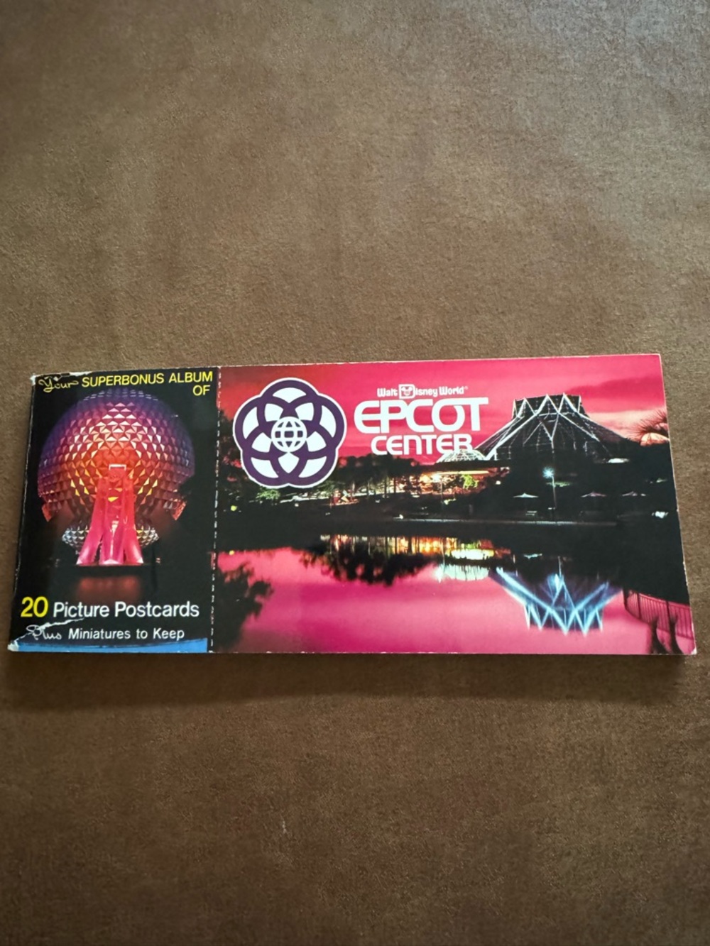 Walt Disney World EPCOT  Souvenir Picture Postcard set. 1982